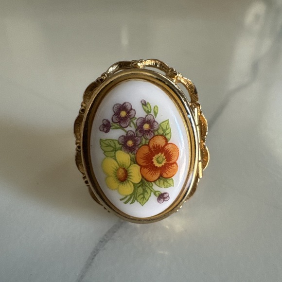 Avon Jewelry - Avon Vintage Gold Tone Floral Oval Porcelain Locket Cocktail Ring Signed